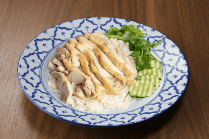 ガパオライスからトムヤムクンヌードルまで選べる6種類のランチ