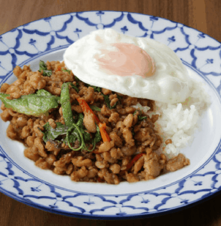 麺以外にも!ご飯ものやサラダも充実