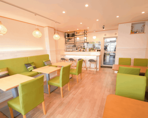 3タイプの個室とタイづくしの店内