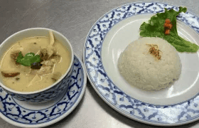 人気ナンバーワンはコクのあるグリーンカレー