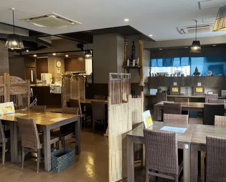 幅広い世代で楽しめる店内